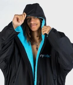 Dryrobe Advance Long Sleeve BLACK BLUE - RECYCLED -World Of Camping Black Blue 4 2024x2024 f9179bbb f9fc 498e 95ca 6b6bb210dec9