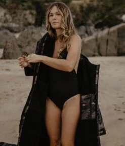 Dryrobe Advance Long Sleeve Black Camouflage - RECYCLED 24 Dryrobe Advance Long Sleeve Black Camouflage - RECYCLED -World Of Camping Black Camo 7 2024x2024 e64aec28 8242 412a 957e 4447d90717ef