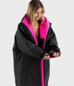 Dryrobe Advance Long Sleeve BLACK PINK - RECYCLED 17 Dryrobe Advance Long Sleeve BLACK PINK - RECYCLED -World Of Camping Black Pink 6 2024x2024 54504457 25e1 4125 a87c e38ffcac472e