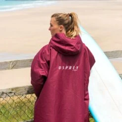 Osprey Unisex Changing Robe Maroon 13 Osprey Unisex Changing Robe Maroon -World Of Camping su4047 51 changing robe lifestyle 2 1
