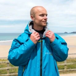 Osprey Unisex Changing Robe Teal 12 Osprey Unisex Changing Robe Teal -World Of Camping su4052 56 changing robe lifestyle 1