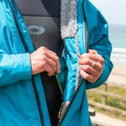 Osprey Unisex Changing Robe Teal 13 Osprey Unisex Changing Robe Teal -World Of Camping su4052 56 changing robe lifestyle 2